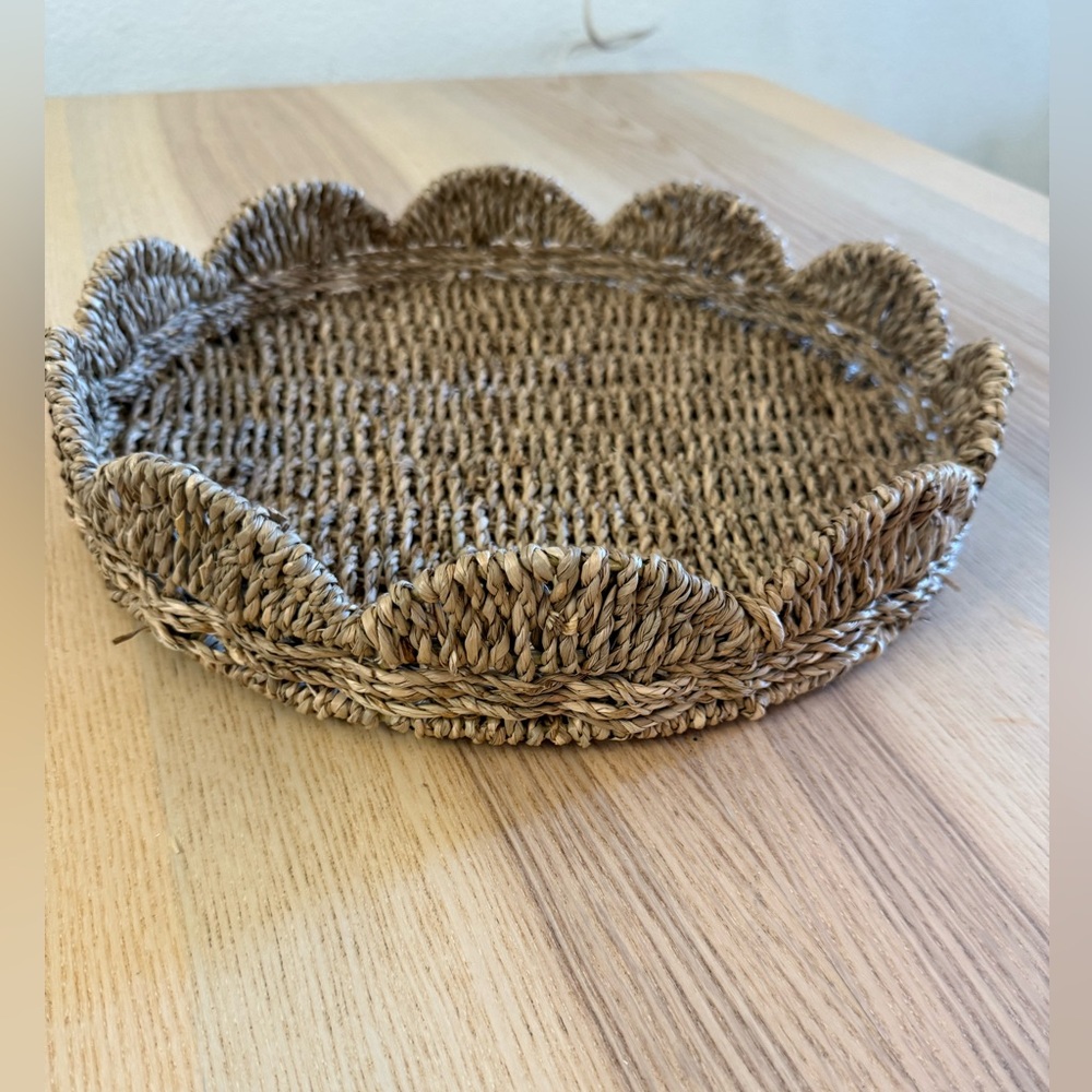 New NWT round rattan shocker scalloped serving tray